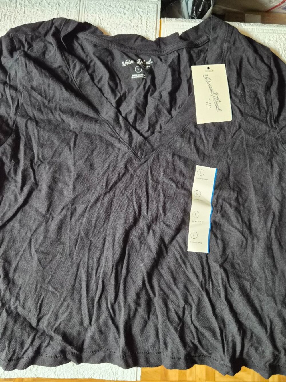 Black short-sleeve V-neck t-shirt casual Universal Thread relaxed fit Sz Large
